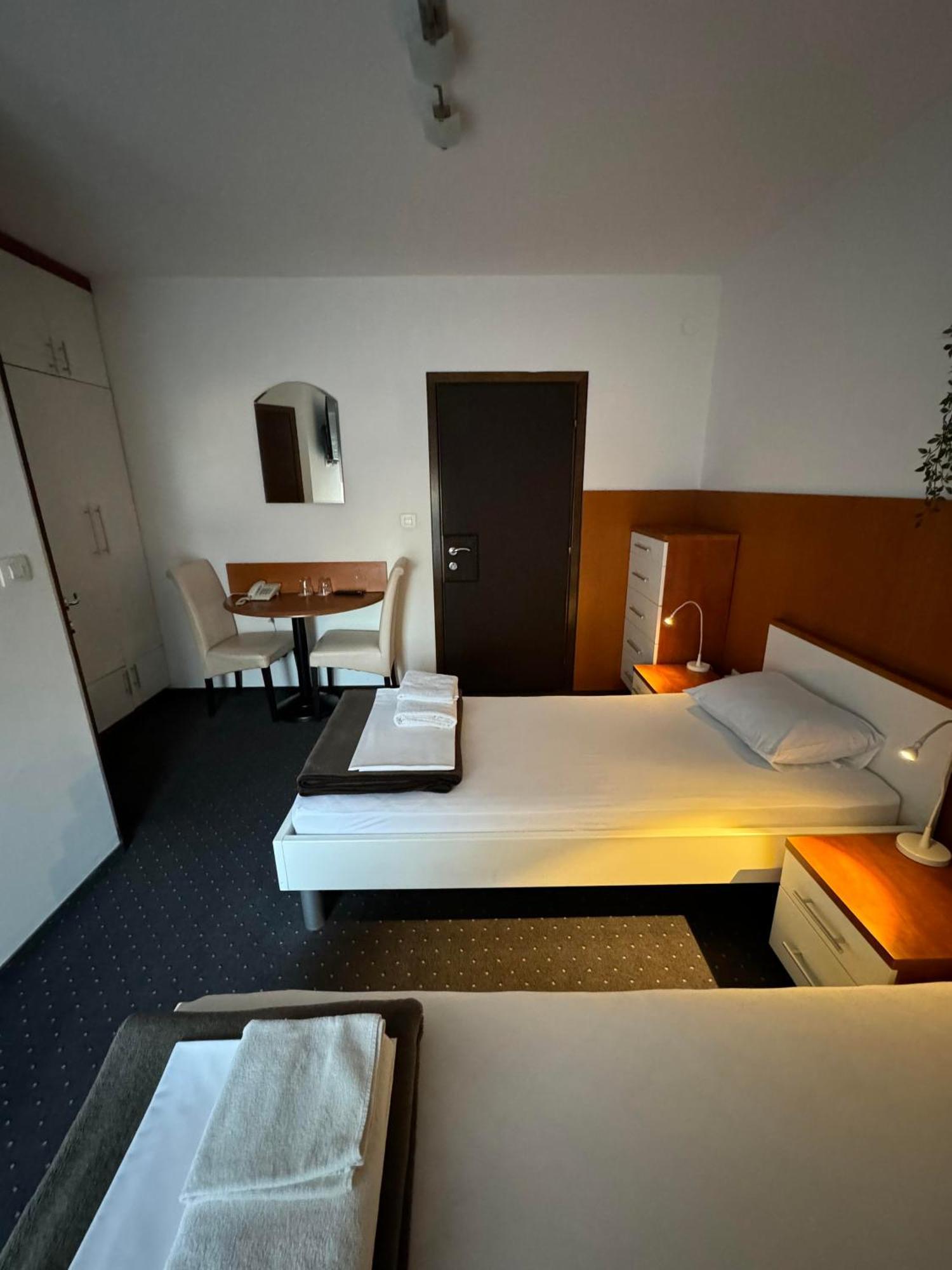 Pansion Komfor Fitea Osijek Extérieur photo