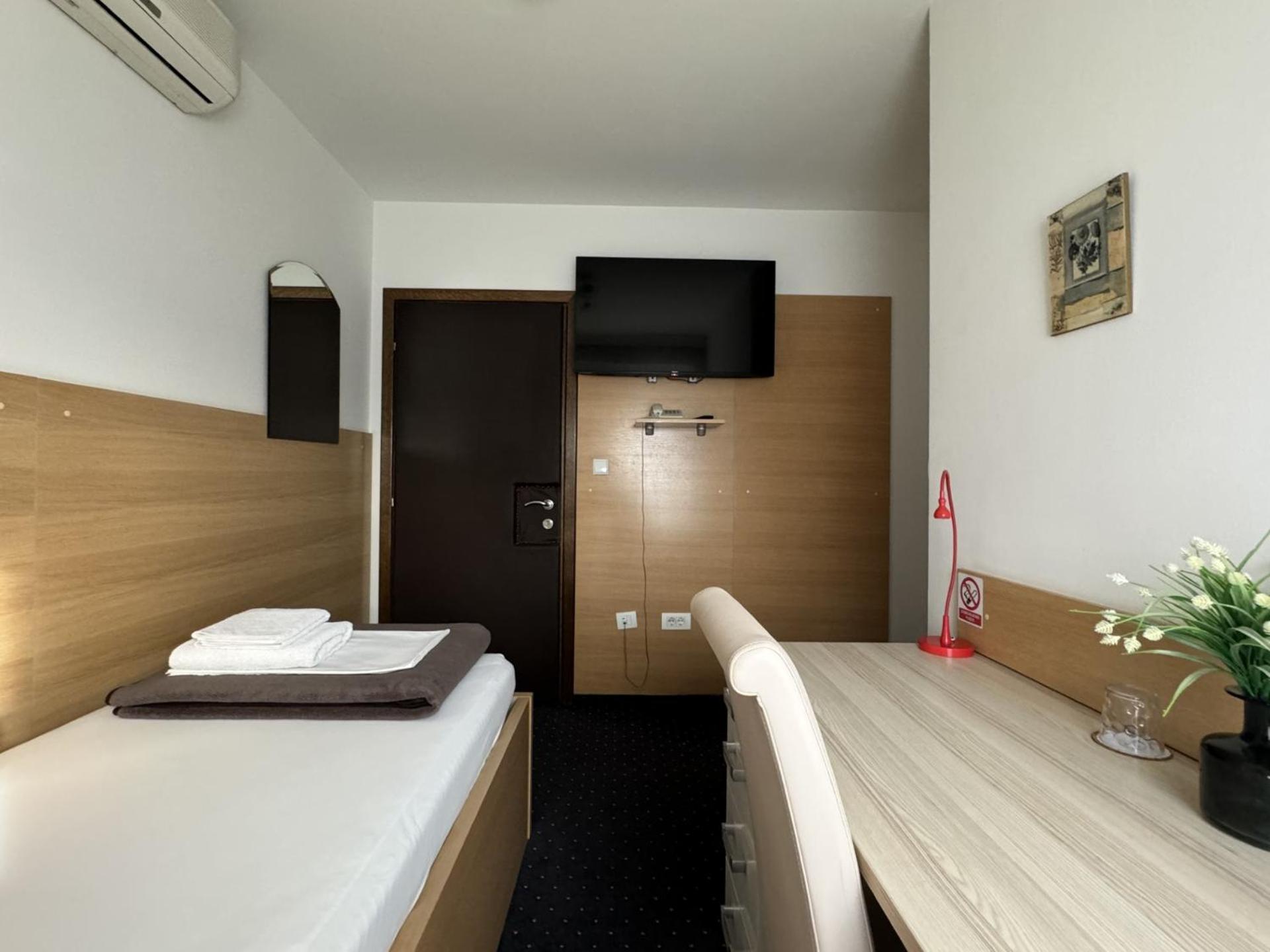 Pansion Komfor Fitea Osijek Extérieur photo