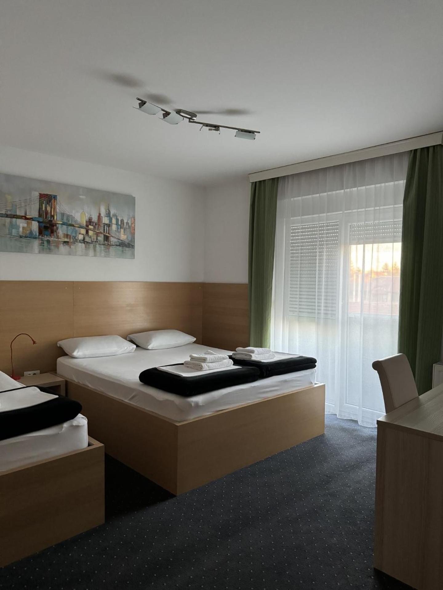 Pansion Komfor Fitea Osijek Extérieur photo