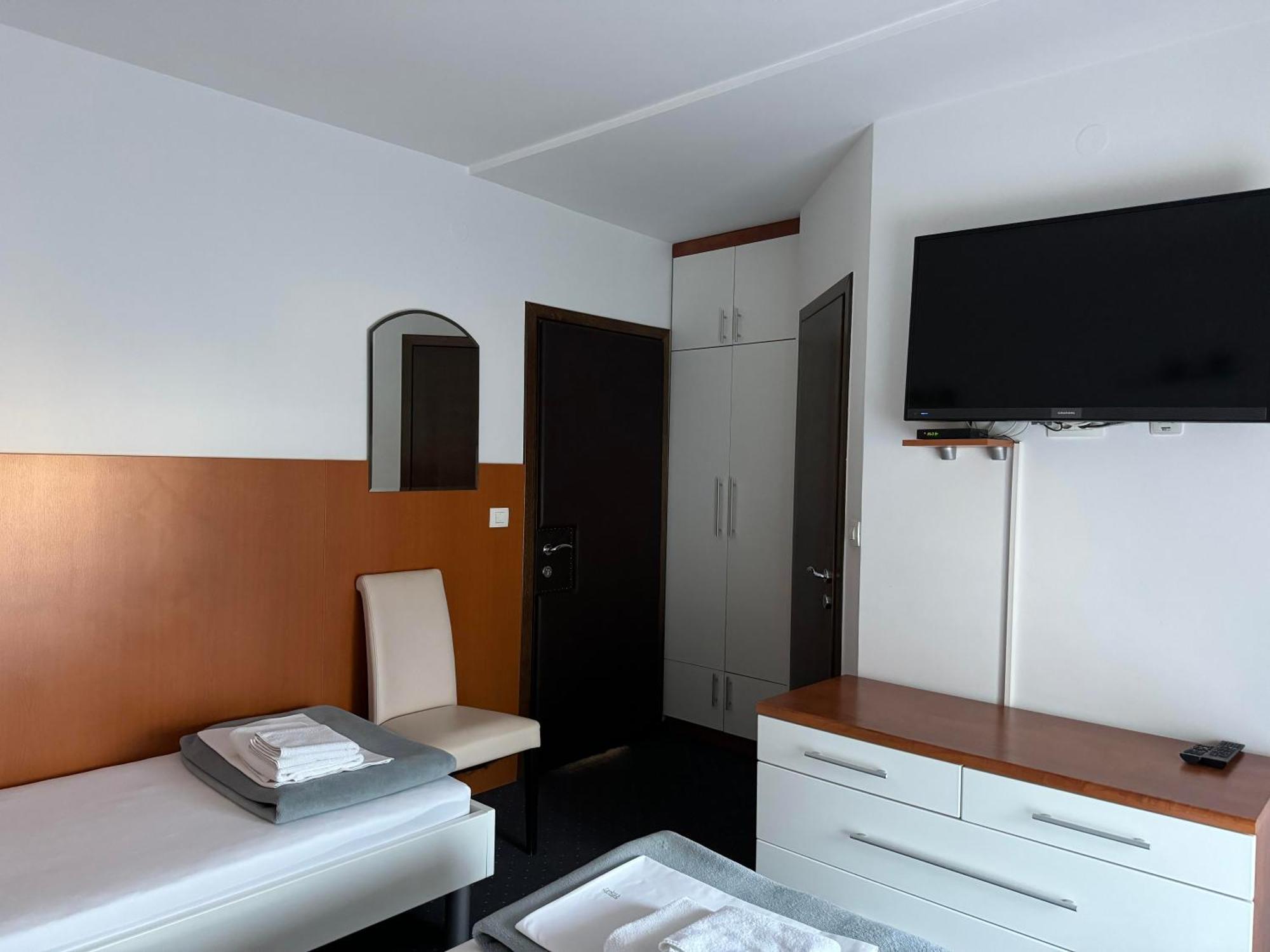 Pansion Komfor Fitea Osijek Chambre photo